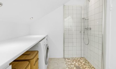 'Hughe' - 1.3km from the sea 4