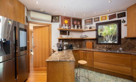 Golden Coastline Retreat 8