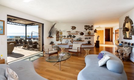 Golden Coastline Retreat 1