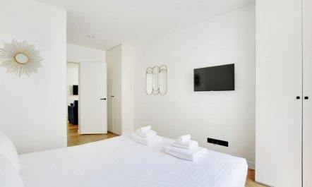 Picnic at the Champs De Mars 9