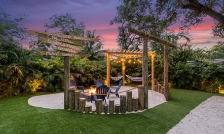 Palm Tree Playhouse 4