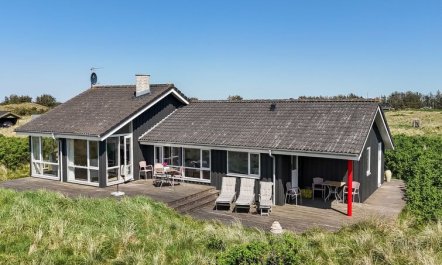 'Lauri' - 350m from the sea