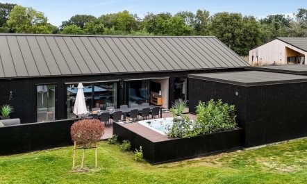 'Artur' - 800m from the sea