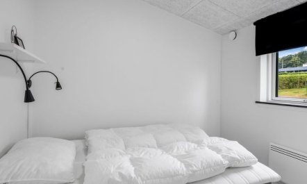 'Fin' - 150m from the sea 6