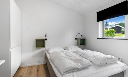 'Fin' - 150m from the sea 5