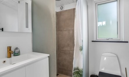 'Fin' - 150m from the sea 4