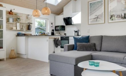 'Jelke' - 50m from the sea 2