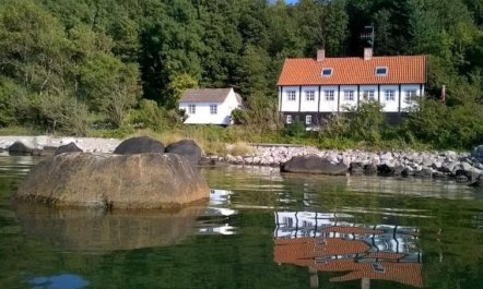 'Asgot' - 15m from the sea