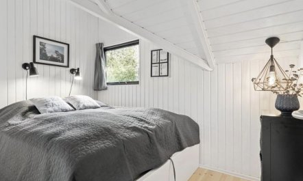 'Andy' - 150m from the sea 7