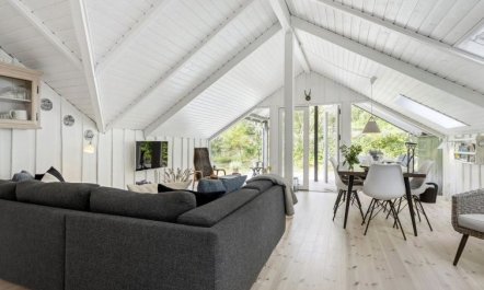 'Andy' - 150m from the sea 3