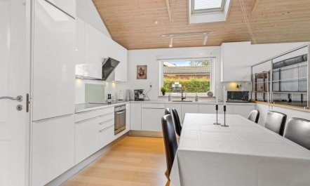 'Panu' - 2.1km from the sea 2