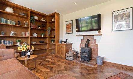 The Surrey Hideaway 4