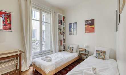 Elegant Parisian Dwelling 8