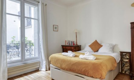 Elegant Parisian Dwelling 1