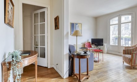 Elegant Parisian Dwelling 4