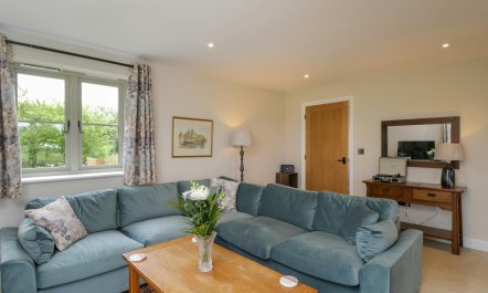 Cotswold Honey Coloured Cottage 1