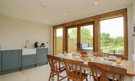 Cotswold Honey Coloured Cottage 2