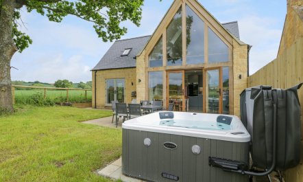 Cotswold Honey Coloured Cottage