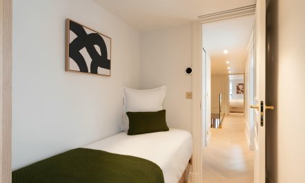 The Pearl of the Seine 9