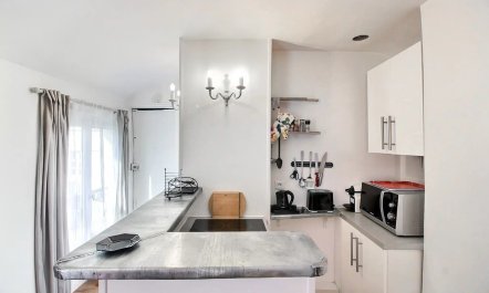 Parisian Courtyard View 3