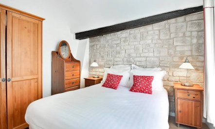 Parisian Courtyard View 4