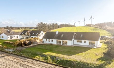 'Elida' - 400m from the sea 3