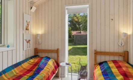 'Ovine' - 1.2km to the fjord 7