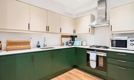 Hampton Court Finery 6