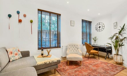 Hampton Court Finery 2