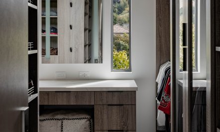 The Hollywood Cabin 6