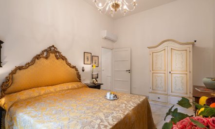 Galleries & Landmarks 9