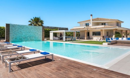 The Bayside Beauty 1