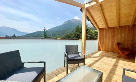 SKYLIGHT Chalet Holiday Home 2