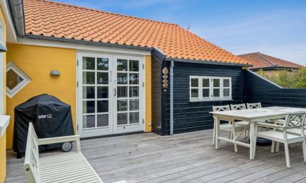 'Jensen' - 650m from the sea 1