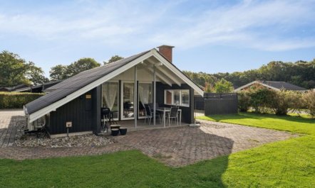 'Hannah' - 200m from the sea 1