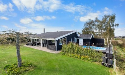 'Rolfkarl' - 250m from the sea