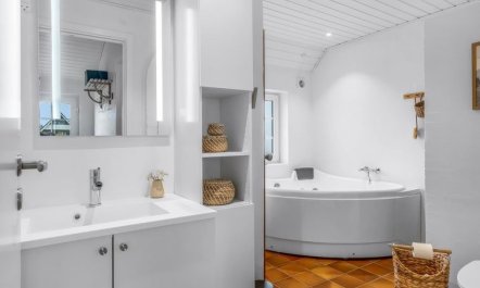 'Amber' - 300m from the sea 7