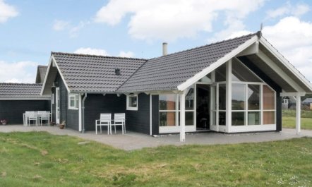 'Bryngeir' - 100m from the sea