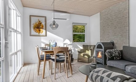 'Cornel' - 300m from the sea 2