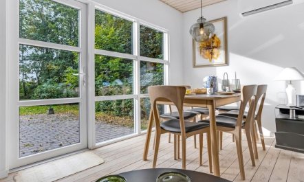 'Cornel' - 300m from the sea 3