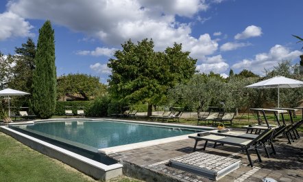 Sunlit Tuscan Retreat 6