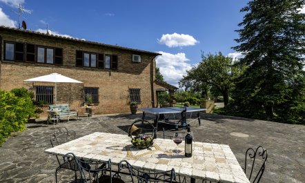 Sunlit Tuscan Retreat 8