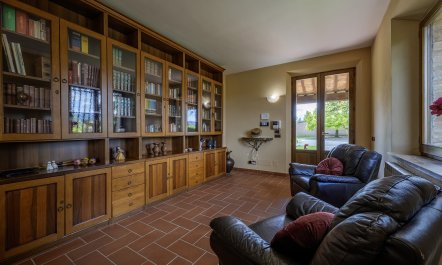 Sunlit Tuscan Retreat 7
