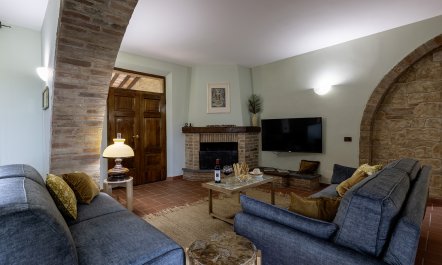 Sunlit Tuscan Retreat 3
