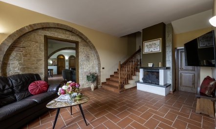 Sunlit Tuscan Retreat 4