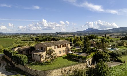 Sunlit Tuscan Retreat
