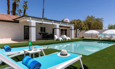 Stardust Poolhouse 2