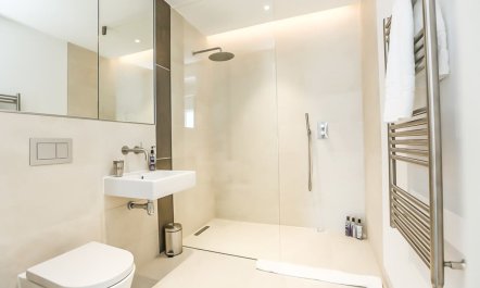 The White Apartment 9