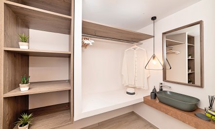 Cretan Lakeside Villa 0