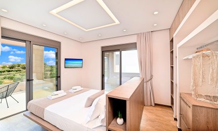 Cretan Lakeside Villa 8